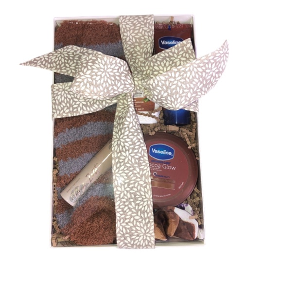 Cozy Socks & Hair Accessory Gift Set Vaseline Intensive Care Cocoa Glow w/Fuzzy - Picture 6 of 15